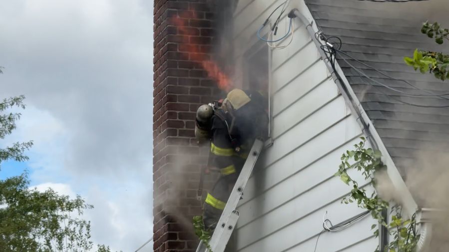 Multiple firefighters injured in Queens house fire: FDNY
