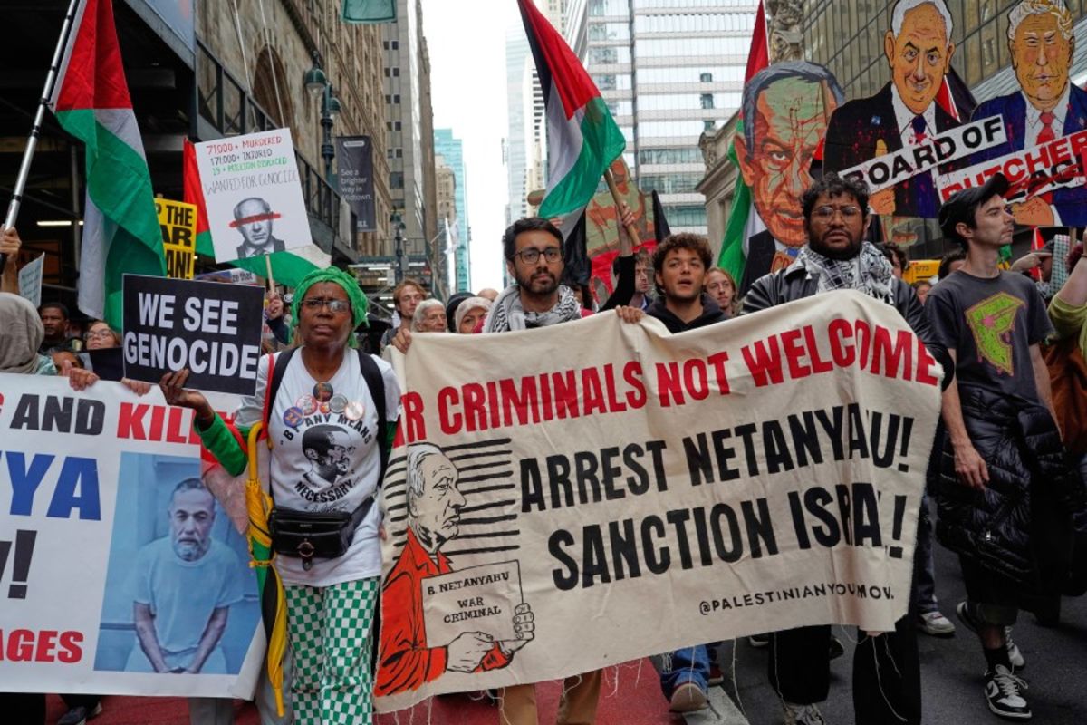 Large pro-Palestinian protest in Midtown Manhattan during evening commute