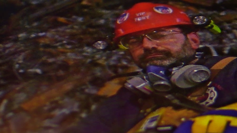 Honorary NYC firefighter recounts recovery efforts at Ground Zero