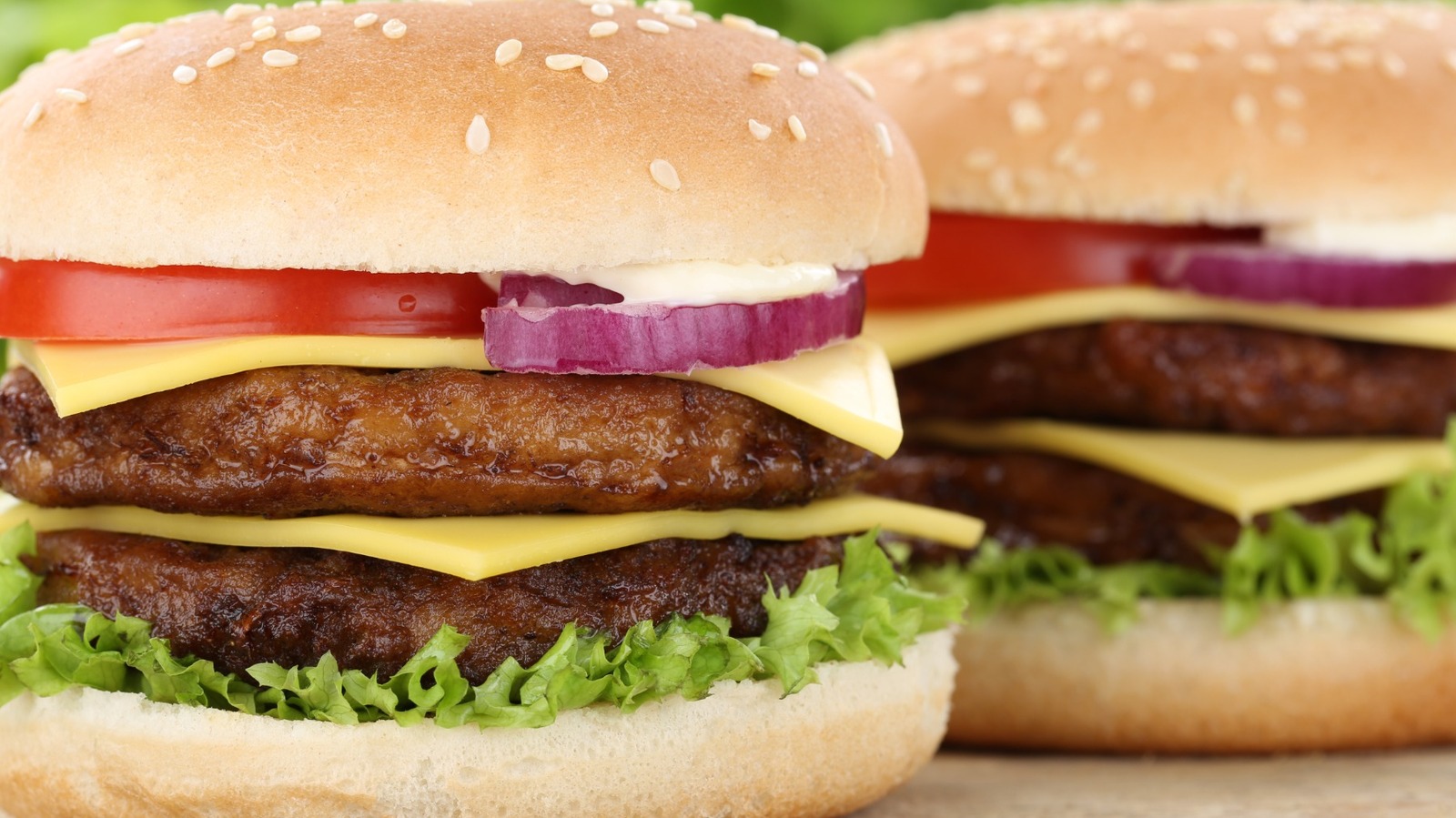 Steak 'N Shake Vs Dairy Queen: Which Serves A Healthier Double Cheeseburger?