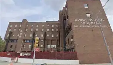Brooklyn man who chased woman while swinging hammer in Elmhurst indicted for assault: DA – QNS