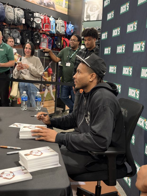 Knicks guard Miles 'Deuce' McBride signs autographs and chats with fans at meet-and-greet with fans on Staten Island on Friday. (Kristian Winfield/New York Daily News)