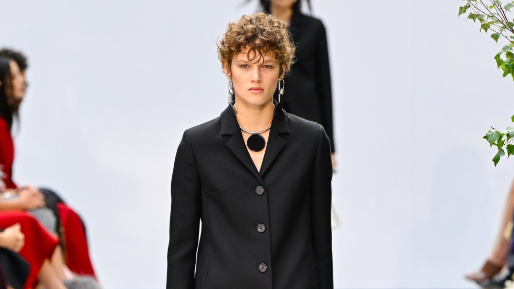 Michael Kors Spring 2027 Ready-to-Wear Runway, Fashion Show & Collection Review [PHOTOS]