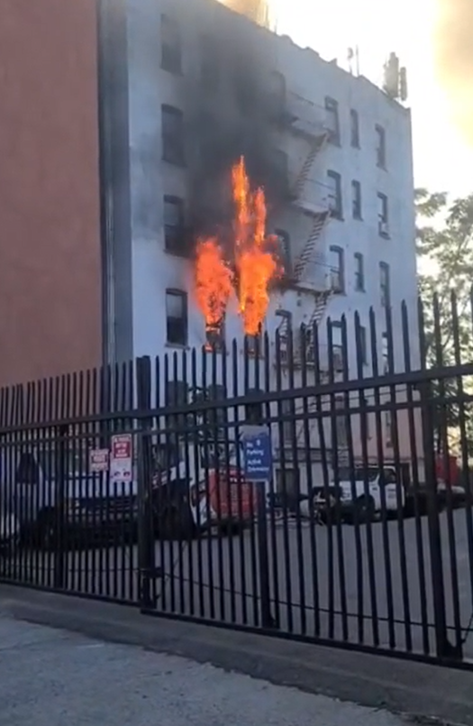 News 12 | Bronx | Six People Including 2 Firefighters Injured In West Farms Fire