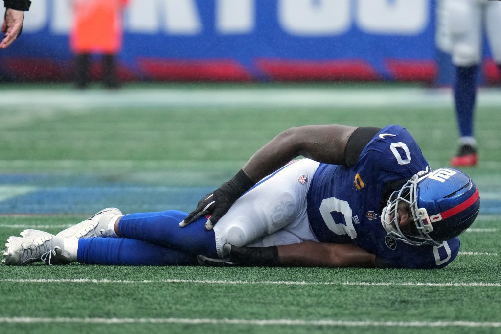 New York Giants linebacker Brian Burns (0) reacts after an apparent injury after a play against the Tennessee Titans during the fourth quarter at MetLife Stadium in East Rutherford, New Jersey, Sunday, September 27, 2026.