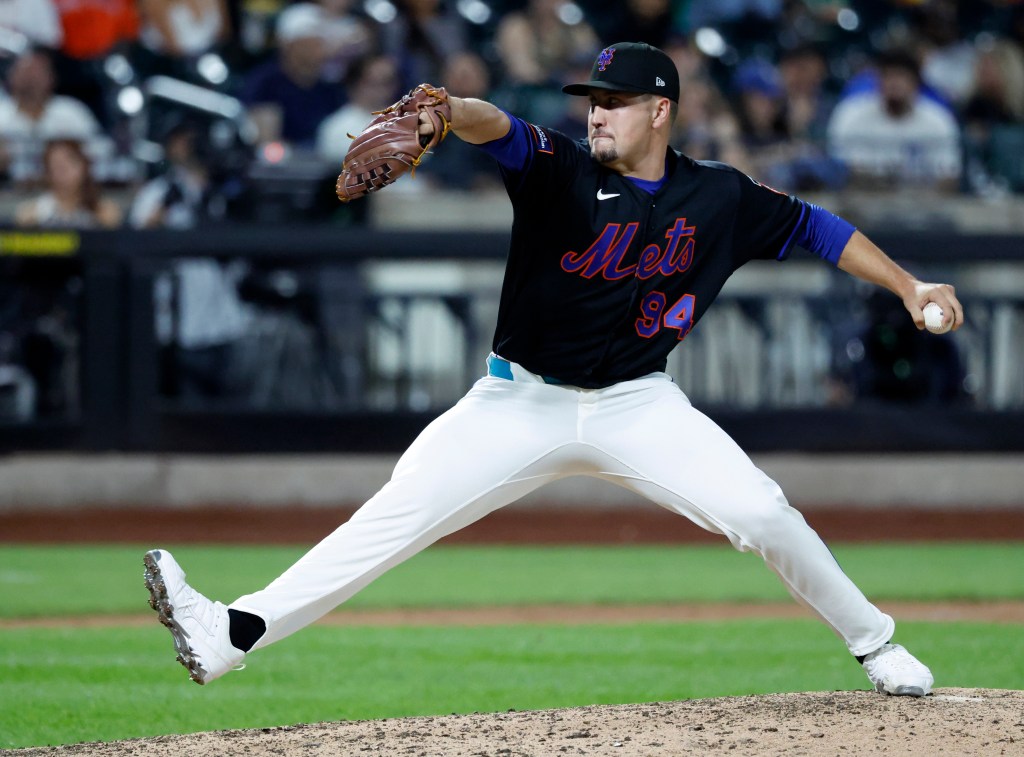 New York Mets pitcher Nate Lavender throws a pitch.
