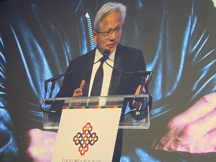 Nvidia CEO Jensen Huang is expressing his feelings after winning the VanFleet Award on the 28th (local time).