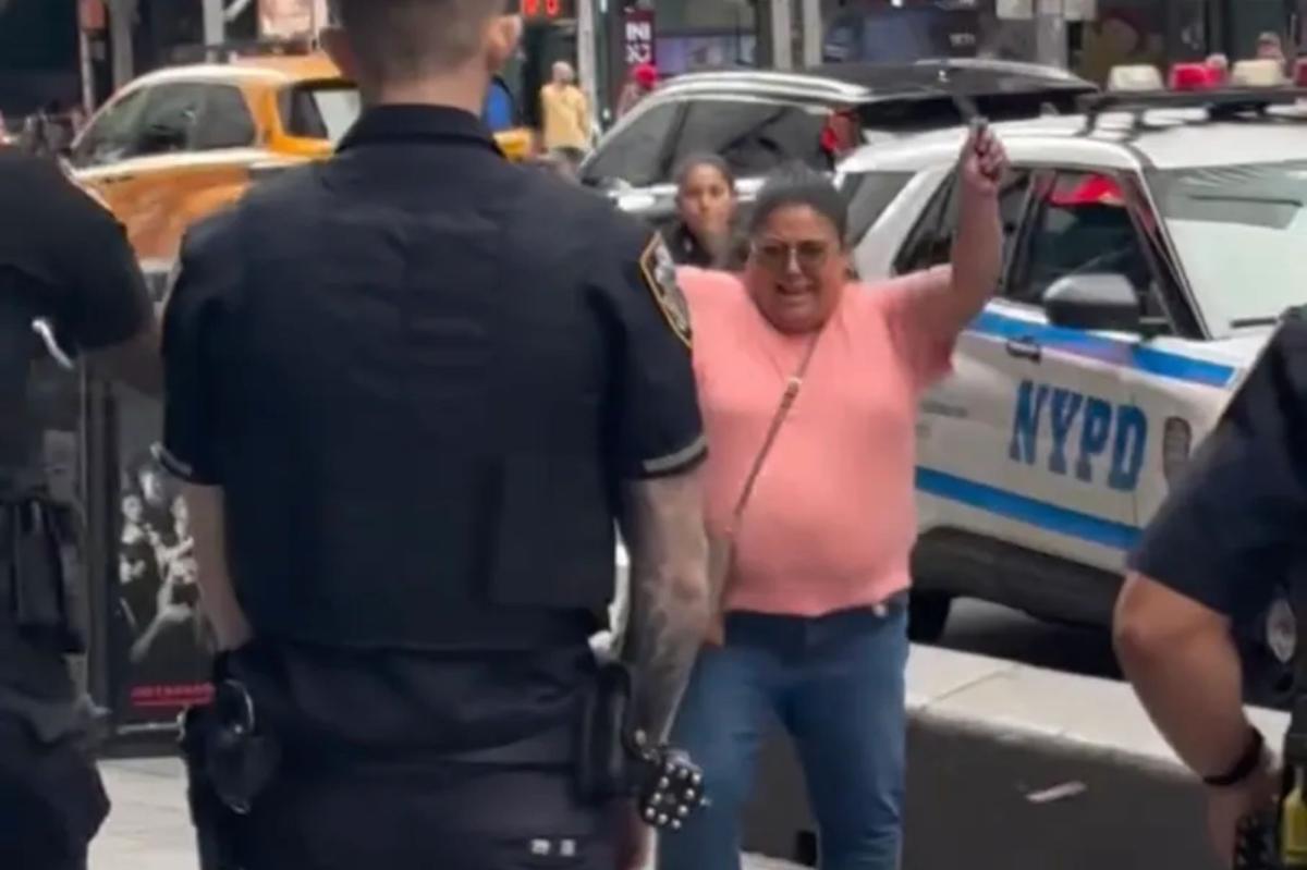 Knife-wielding woman charges at NYC cops in Times Square