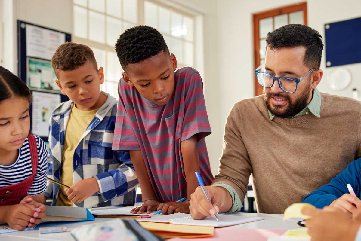 Queens students can nominate their teachers for $25K grand prize as part of FLAG Award for Teaching Excellence – QNS