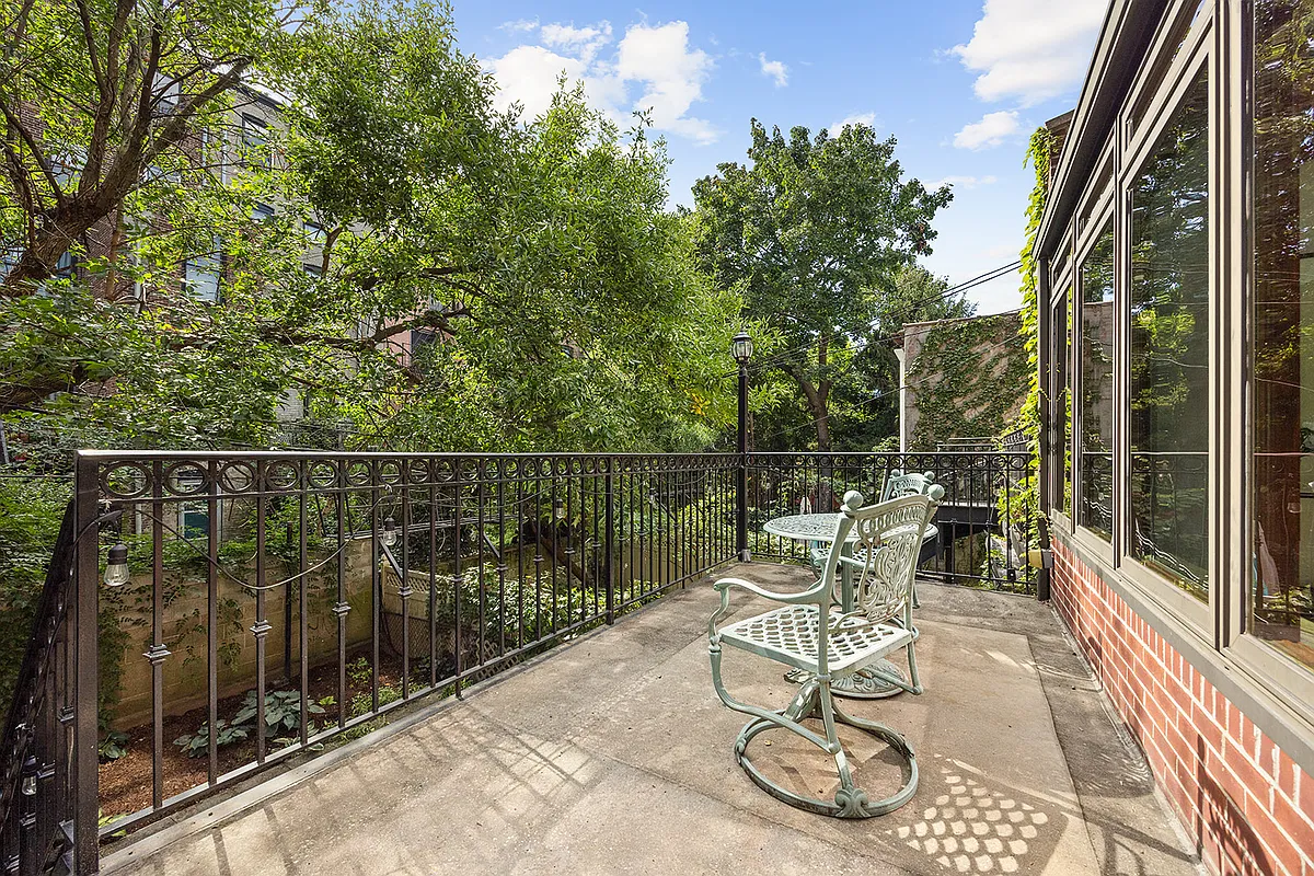 rear deck with view to garden