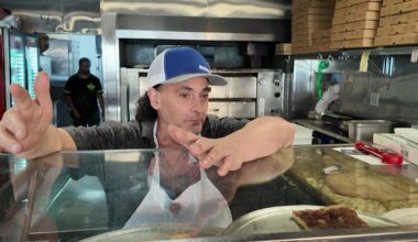 "Don't cry, eat": Bronx pizzeria owner offers free food to New Yorkers in need