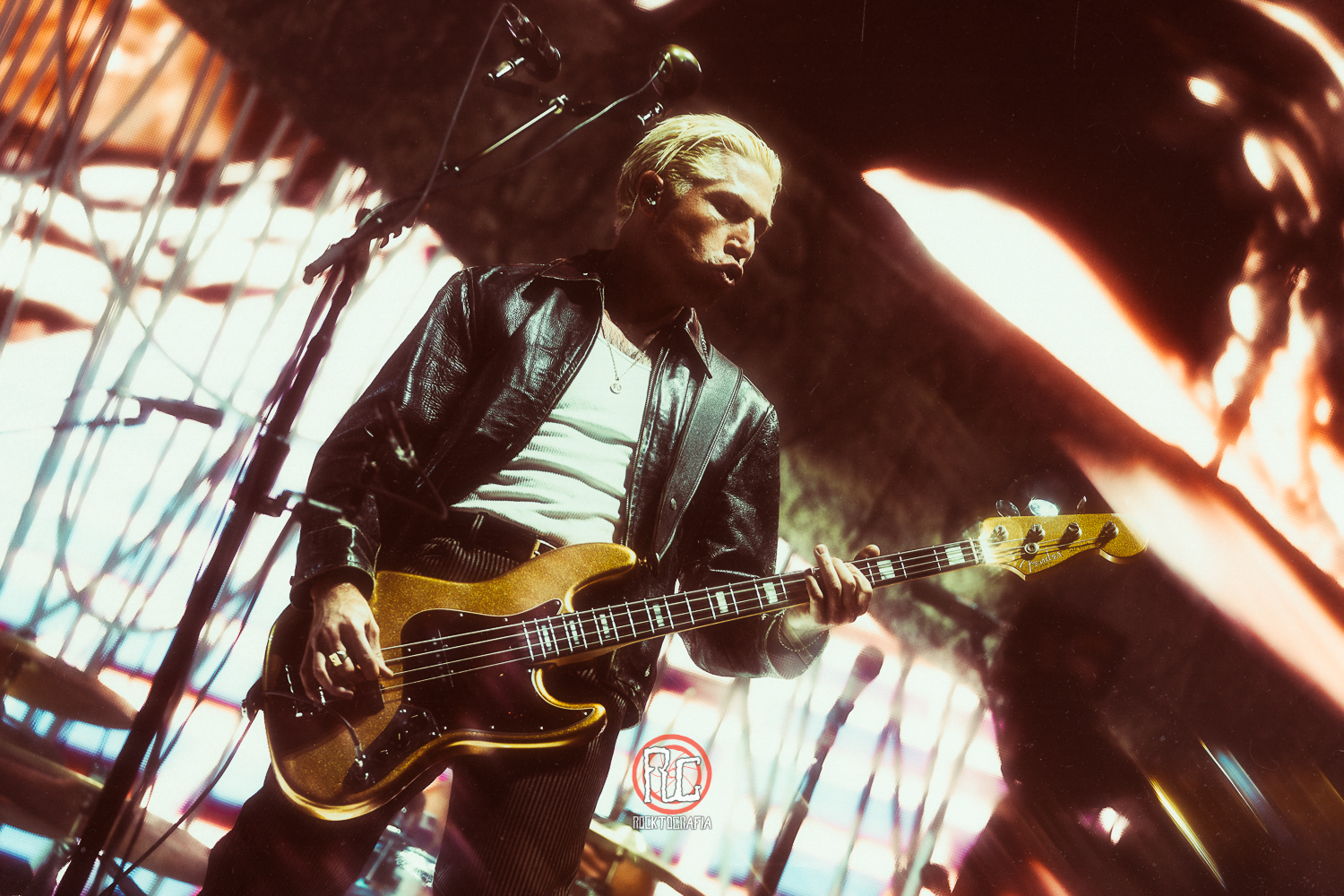 Queens of the Stone Age release new single "Where The Goth Girls At?"
