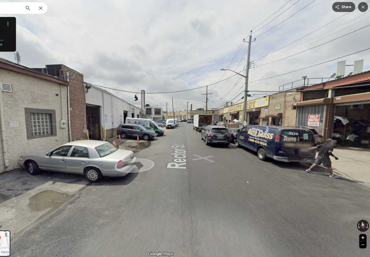 Fire erupts at Staten Island autobody shop; cause under investigation