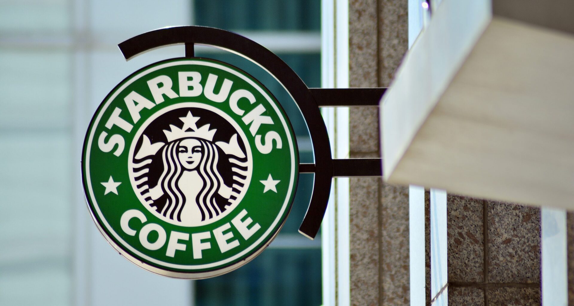 Starbucks Dress Code Didn’t Violate NYC Workers’ Labor Rights, US Court Rules