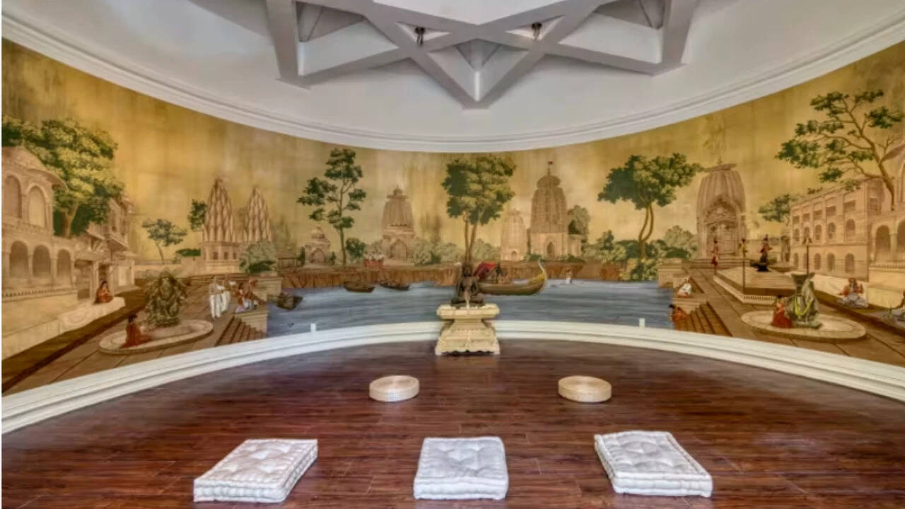 The Buddhist temple is one of the most distinctive parts of the property, with 500-year-old doors and walls covered with murals. The Buddhist temple is one of the most distinctive parts of the property, with 500-year-old doors and walls covered with murals.
