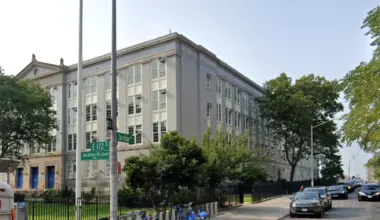 Boy, 17, stabbed while walking to school in the Bronx