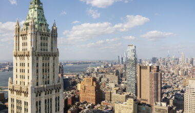 Marketing agency extends stay at Manhattan's iconic Woolworth Building
