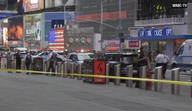 Woman randomly stabs 2 people in New York City's Times Square, killing 1, then is killed by police