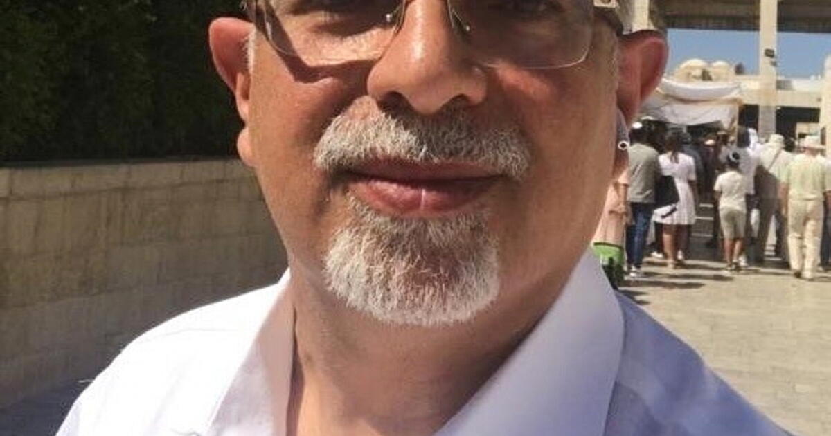 New York jeweler released from prison in Iran but banned from leaving