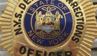 Corrections officer cut with broken razor blade, 4 others injured by inmate at Five Points