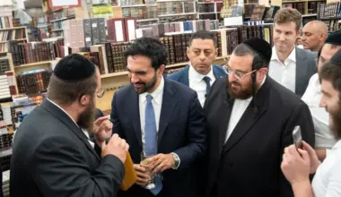 Mamdani’s visit to Brooklyn Judaica store sets ‘wrong example’ ahead of High Holidays, Jewish NYC councilwoman says - Israel & Jewish News