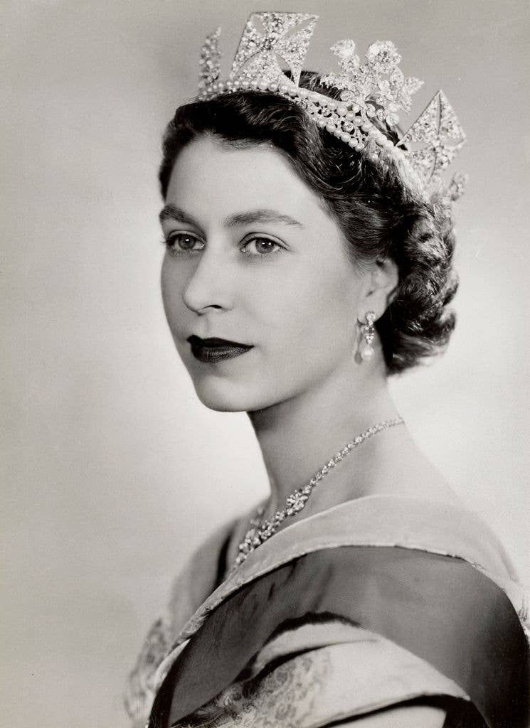 Queen Elizabeth II wears the Diamond Diadem in one of her first official
photographic sittings as monarch.