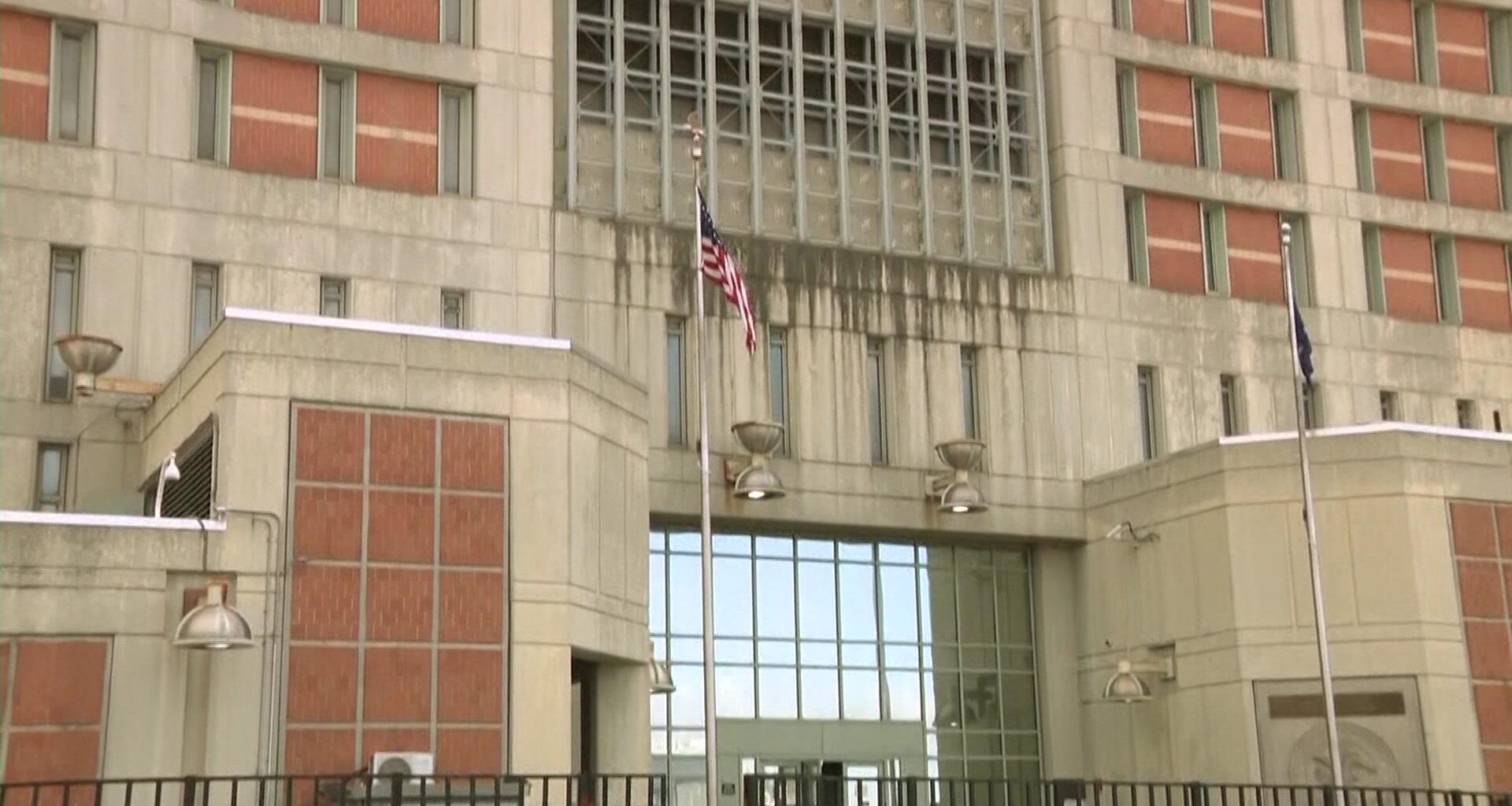 News 12 | Brooklyn | Mdc Correctional Officer Accused Of Taking Bribes From Inmates To Smuggle In Contraband