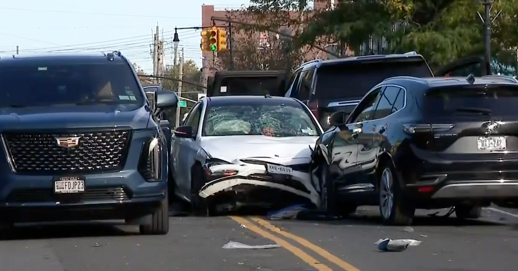 2 Pedestrians Are Killed in a 5-Car Wreck in the Bronx
