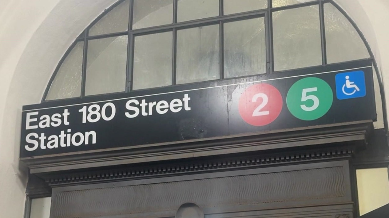 News 12 | Bronx | Man Stabbed In Torso On Platform Of Van Nest Subway Station