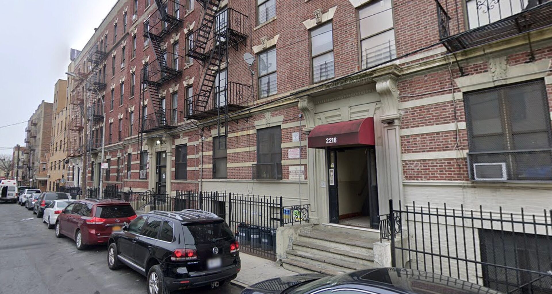 Man found stabbed to death in Bronx apartment after panicked relatives call NYPD