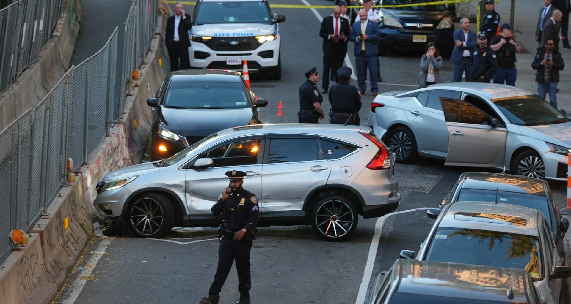 New York City man shot in car with child present by ICE agents: mayor