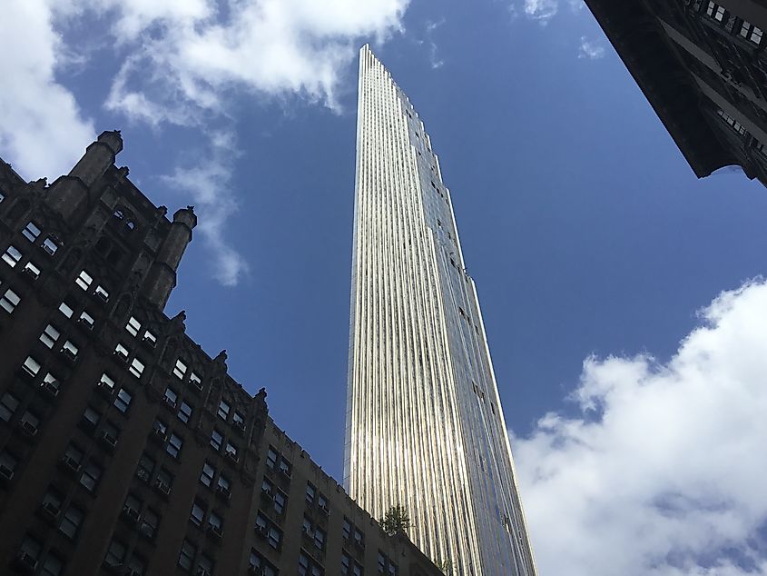 111 West 57th Street seen from West 57th Street in Midtown Manhattan. Editorial credit: Kidfly182, CC BY-SA 4.0, https://commons.wikimedia.org/w/index.php?curid=109297167