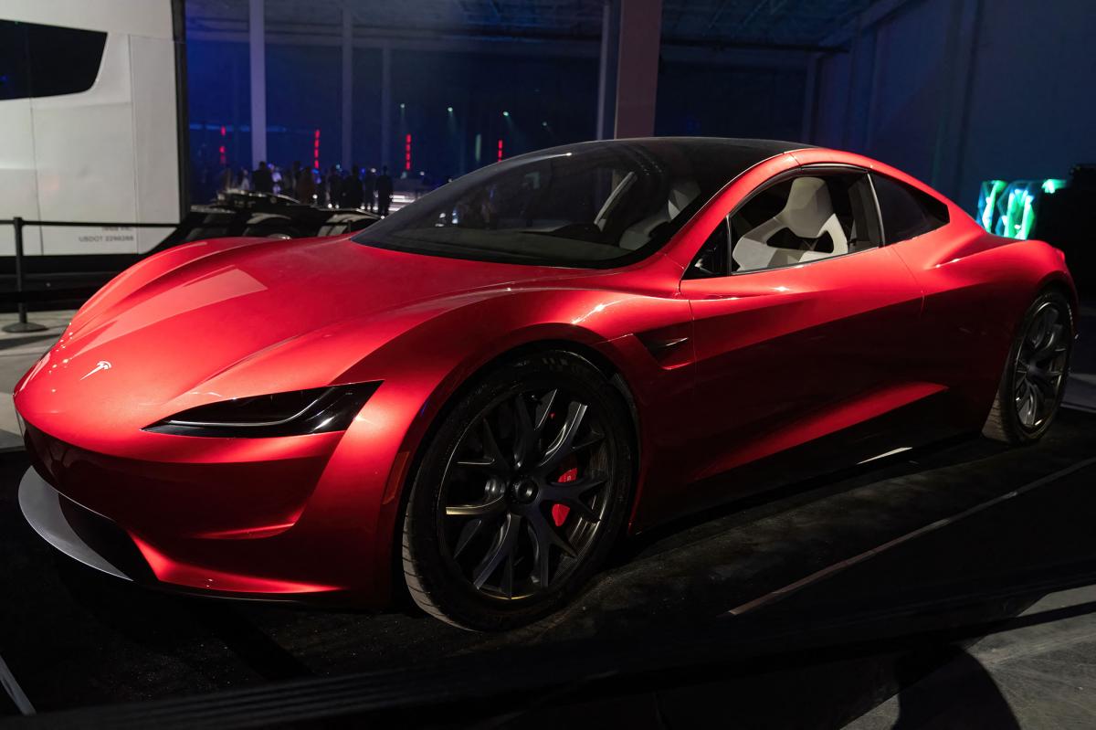 Tesla’s new Roadster makes a flying debut, hitting 60 MPH in under a second