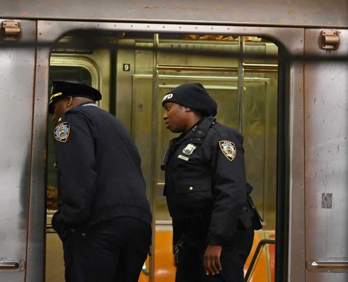 Bronx man charged with fatally stabbing Queens straphanger on J train platform