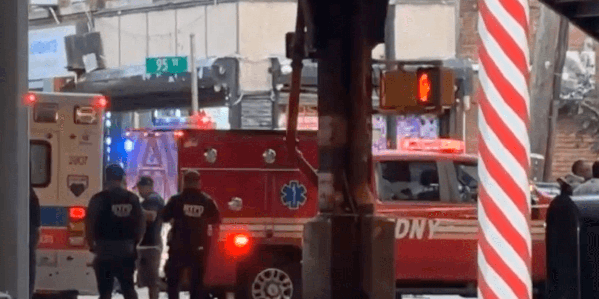Man arrested in fatal stabbing of subway rider in Queens