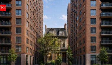 In 1916, a New York widow raising five children refused to sell her Manhattan row house; developers put 14- and 15-storey apartment buildings on both sides, leaving her home standing | World News