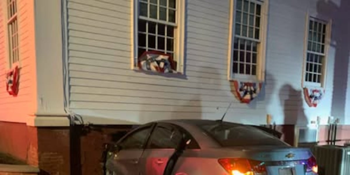 Vehicle crashes into building on Wolf Den Road in Brooklyn