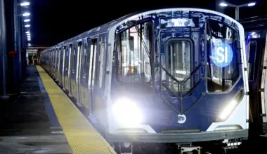 MTA R211S train at a Staten Island Railway platform