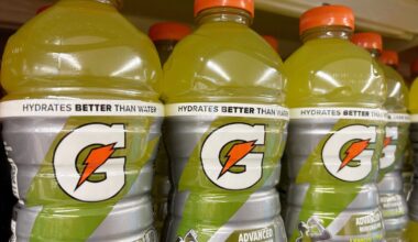FDA recalls 122,000 cases of Gatorade over undeclared dyes