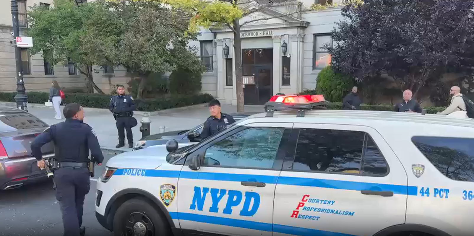 News 12 | Bronx | Man Stabbed To Death Inside Apartment Building In Mount Eden