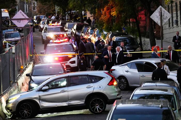 Immigration agents shoot a man during arrest in New York City