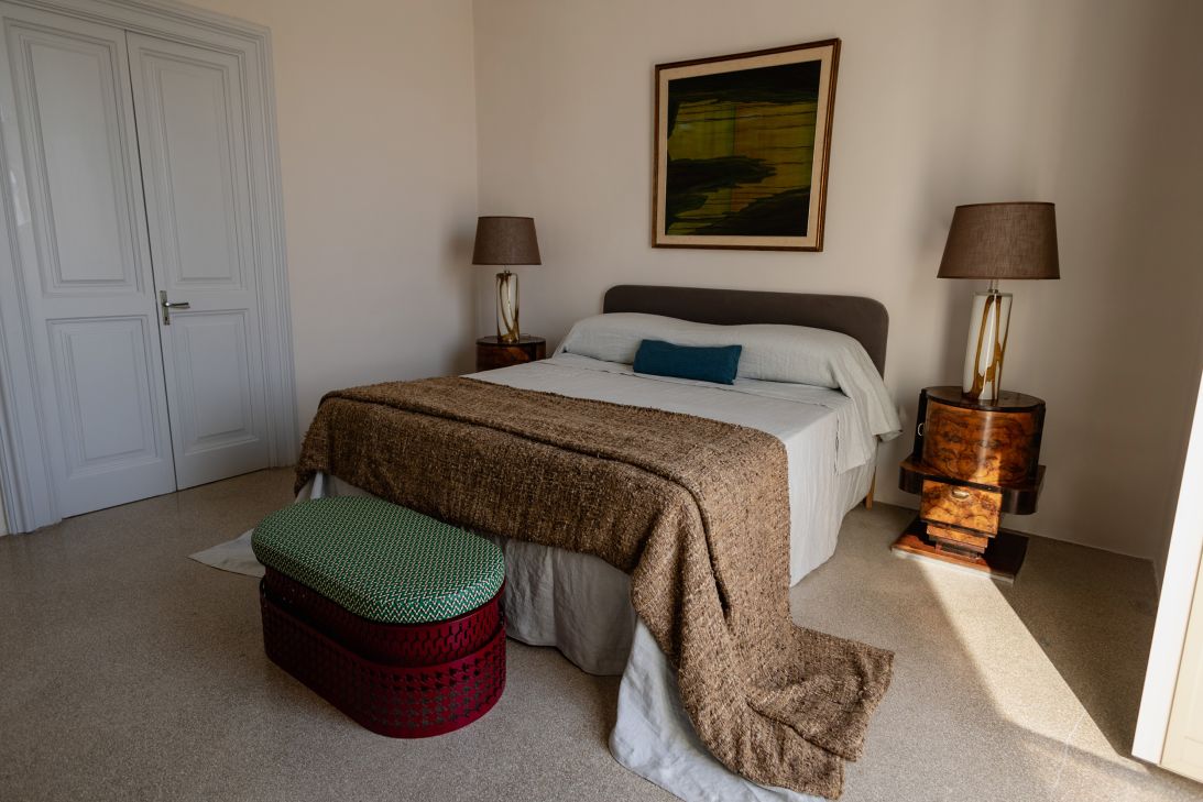 The couple bought their Italian property for about 250,000 euros and spent 350,000 euros on renovations.