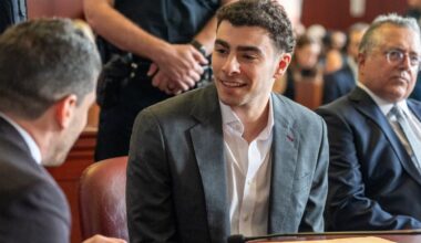Manhattan DA argues judge shouldn't dismiss state charges against Luigi Mangione