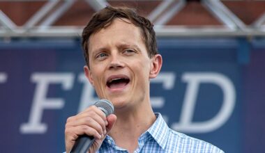 Iowa gov candidate Rob Sand attends church that hosted drag queens