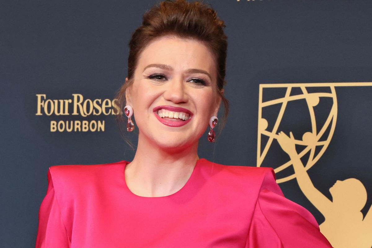 Kelly Clarkson is Feuding With a Small Store in Brooklyn