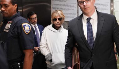 Selma Blair arrested in NYC after alleged flight assault, charged with kicking officer, nurse after