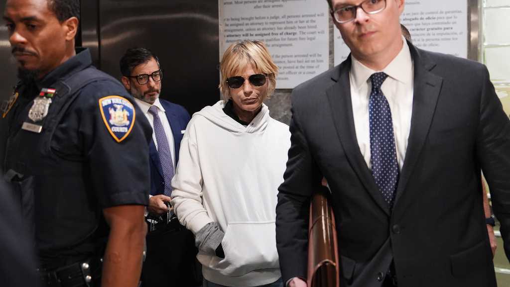 Selma Blair arrested in NYC after alleged flight assault, charged with kicking officer, nurse after