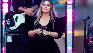 Kelly Clarkson's Feud With Brooklyn Store Raises a $15,000 Question