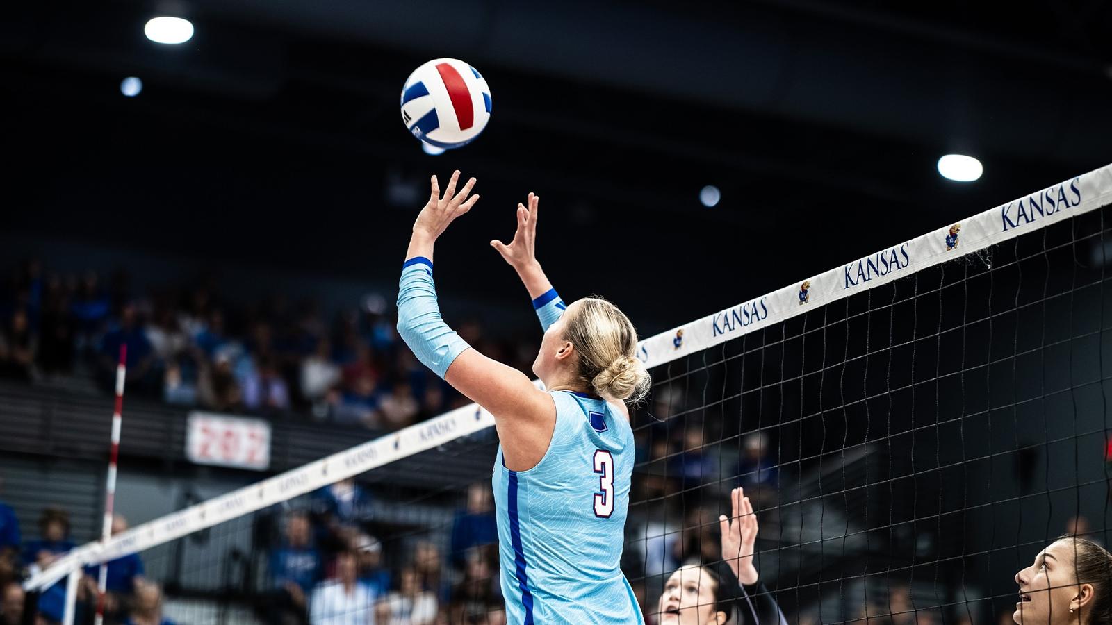 No. 17 Kansas Travels to Manhattan for Dillons Sunflower Showdown