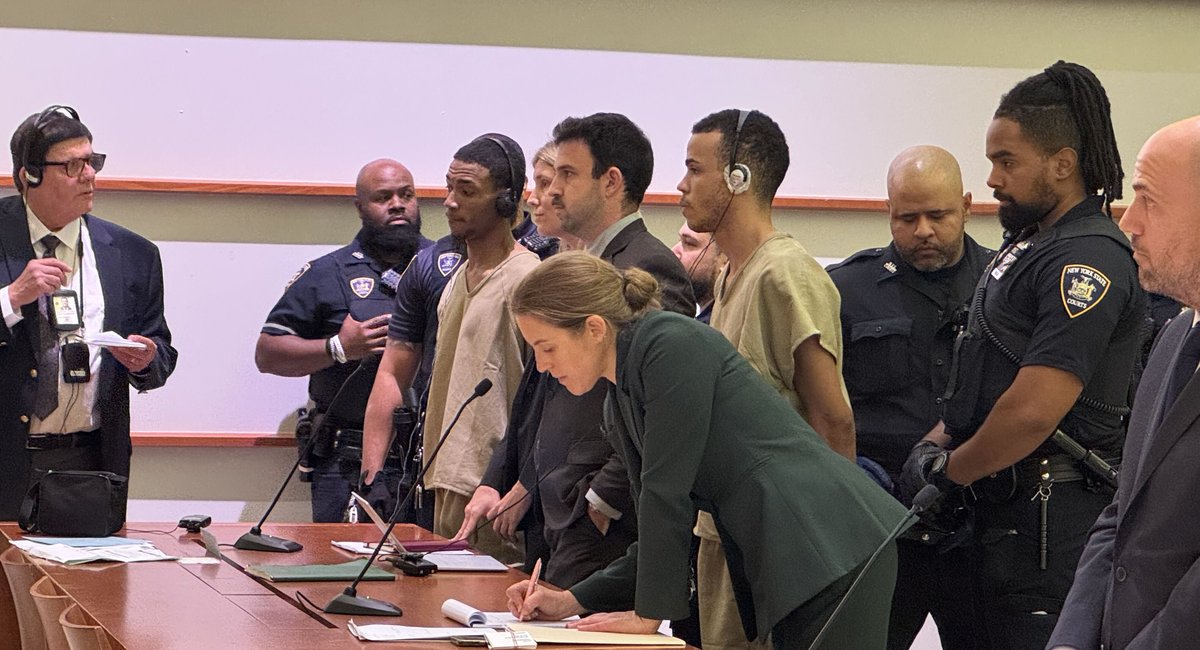 2 men accused of stabbing off-duty NYPD detective in the Bronx plead not guilty